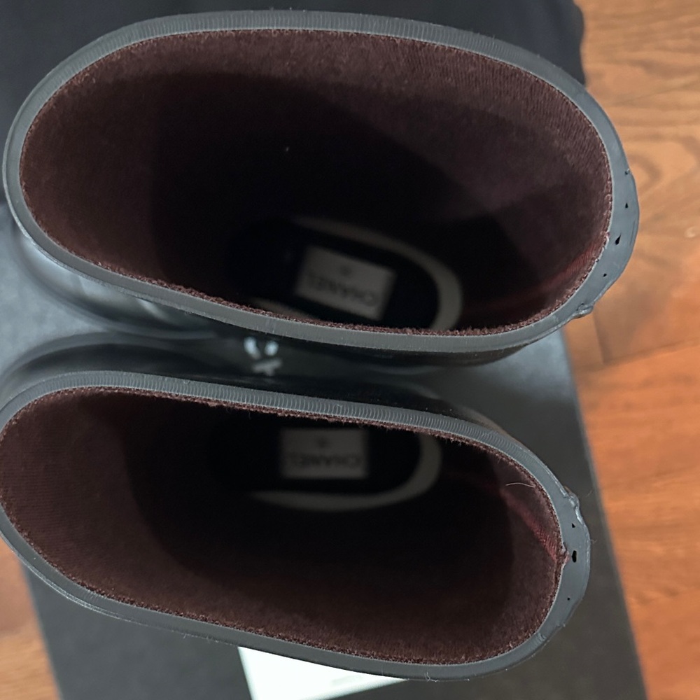 CHANEL Black Rain Boots with White CC Emblem Rare 36 BNIB Dustbags - Picture 5 of 11